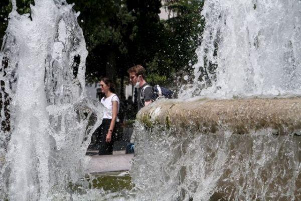 Καιρός: «Καμίνι» η χώρα παρά τη μικρή πτώση της θερμοκρασίας – 9 βαθμούς πάνω από το κανονικό η θερμοκρασία [χάρτες]