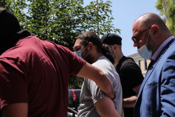 Μονή Πετράκη: «Όλα είναι συνωμοσία» λέει ο ιερέας με το καυστικό υγρό – Πήρε προθεσμία να απολογηθεί την Τρίτη