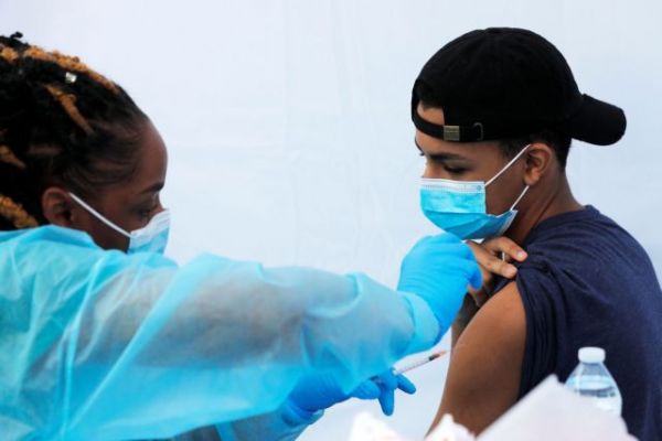 Μετάλλαξη Δέλτα: «Στοχεύει» ανεμβολίαστους και παιδιά – Τι εξετάζουν οι ειδικοί