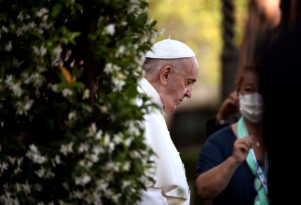 Πάπας Φραγκίσκος: αναθεωρεί τον κώδικα της Καθολικής Εκκλησίας για να αντιμετωπίσει την παιδεραστία