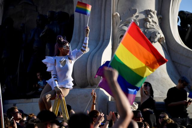 Ουγγαρία: Aπαγορεύει με νόμο να προωθείται η ομοφυλοφιλία – Στο στόχαστρο σειρές, βιβλία, ταινίες