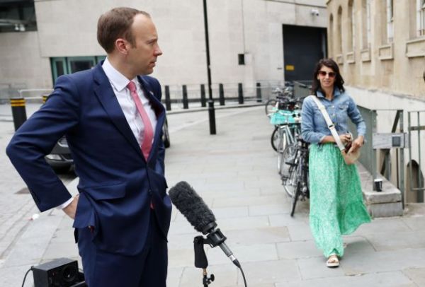 Παραιτήθηκε ο βρετανός υπουργός Υγείας μετά το ροζ σκάνδαλο