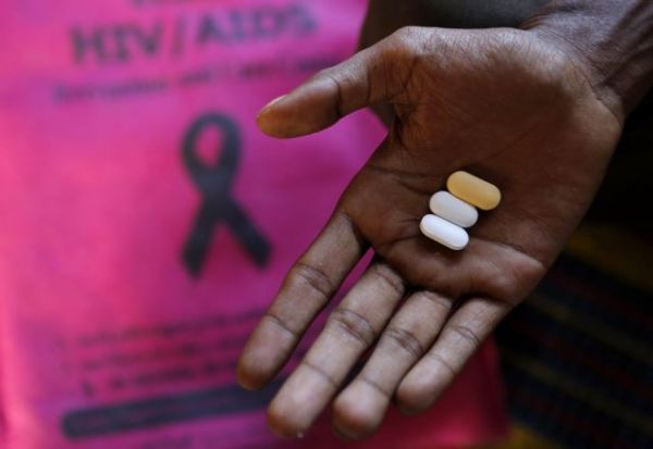 AIDS: Ο ΟΗΕ στοχεύει στην εξάλειψή του μέχρι το 2030 – Όμως ΗΠΑ και ΕΕ αρνούνται την άρση των πατέντων για τα φάρμακα