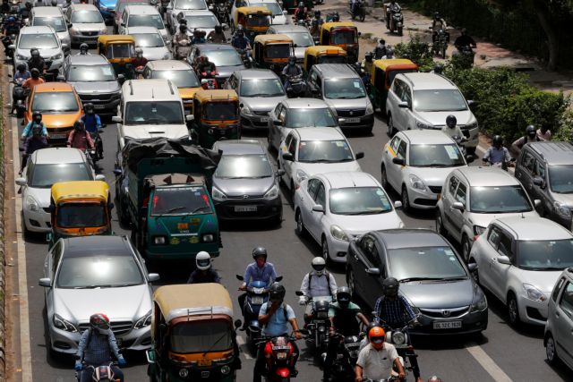 Ινδία: Εικόνες συνωστισμού στο Νέο Δελχί – Για έκρηξη κρουσμάτων προειδοποιούν οι ειδικοί