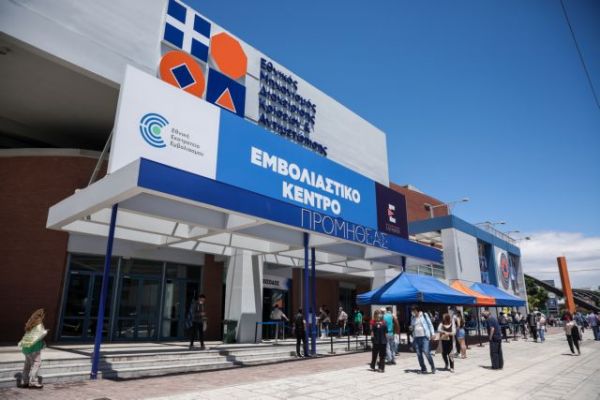 Τζανάκης: Θα φτάσουμε εύκολα το 75% στους εμβολιασμούς μέχρι τέλη Ιουλίου – Τι είπε για τις μεταλλάξεις