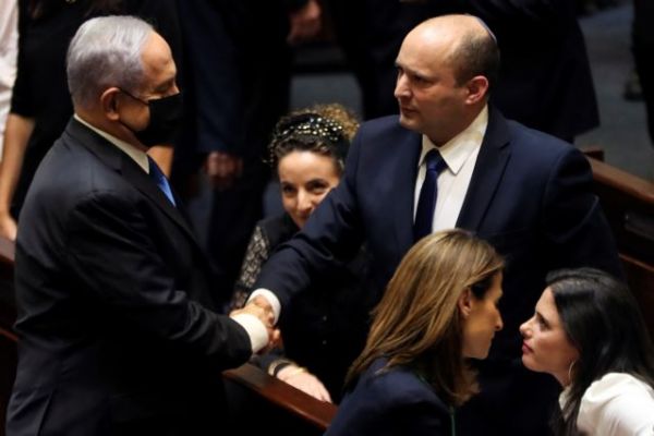 Ισραήλ: Ο Ναφτάλι Μπένετ πρωθυπουργός – Ο Νετανιάχου παραμερίζεται από την εξουσία