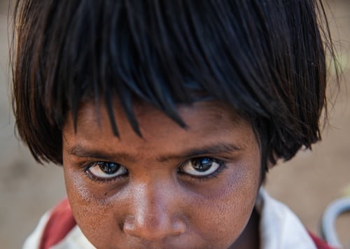 Η «γενιά των ορφανών»: το παράλληλο δράμα της πανδημίας στην Ινδία