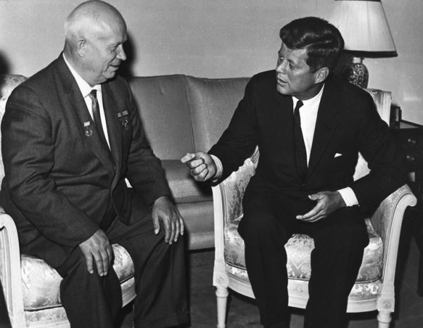 ΗΠΑ – Ρωσία: Αναδρομή στις συναντήσεις κορυφής – Ο Ψυχρός Πόλεμος, η «ύφεση» και τα γέλια μέχρι δακρύων