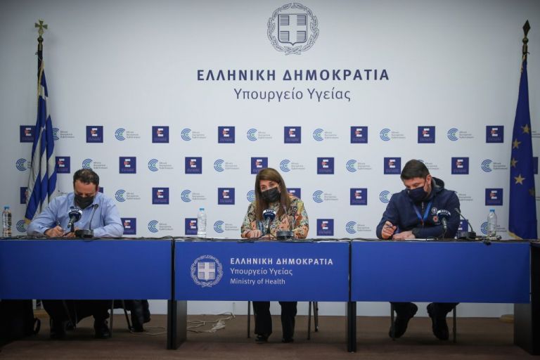 Κοροναϊός: Μειώνονται οι ενημερώσεις για τον ιό – Κάθε πότε θα πραγματοποιούνται