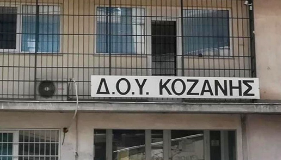 Κοζάνη: Συγκλονίζουν οι καταθέσεις για την επίθεση με τσεκούρι στην Εφορία – «Γλιστρούσαν τα χέρια μου από το αίμα»