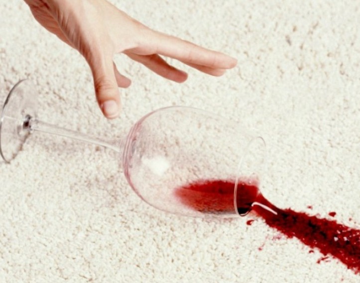 Λεκές από κόκκινο κρασί: Δείτε πως θα τον αφαιρέσετε