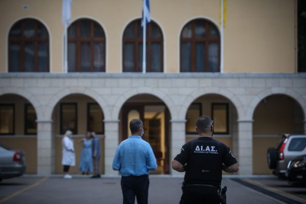 Μονή Πετράκη: «Απειλούσε να σκοτώσει τον εφημέριο» λέει ο κοινοτάρχης Αγ. Βαρβάρας Βέροιας για τον 37χρονο