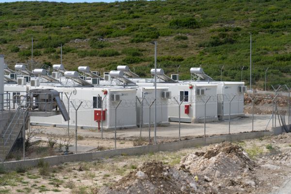 Γιατροί Χωρίς Σύνορα: Σταματήστε το εμμονικό λάθος με τις νέες υπερδομές προσφύγων στα ελληνικά νησιά
