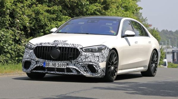 Mercedes-AMG S 63: Ασκήσεις κορυφήS