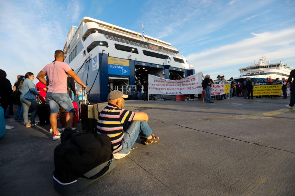 Πειραιάς: Ανεστάλη η απεργία των ναυτικών – Στις 9 ξεκινούν τα δρομολόγια των πλοίων