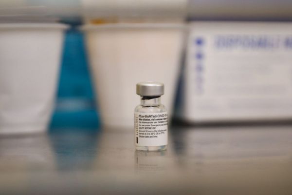 Θεσσαλονίκη: Ηλικιωμένη ομολόγησε ότι έκλεψε φιαλίδιο της Pfizer για ενθύμιο