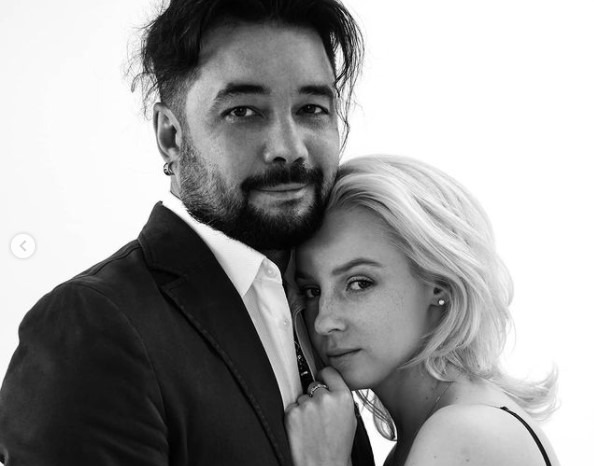 Ρωσία: Πρόεδρος ομάδας παραιτείται μετά από σέξι φωτογράφηση – Πόζαρε μαζί με αθλητικογράφο