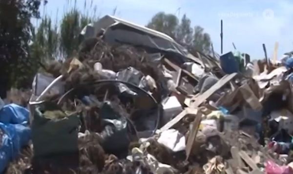 Σκουπίδια: Μεγάλο το πρόβλημα στα νησιά – «Στενάζει» η Κάλυμνος