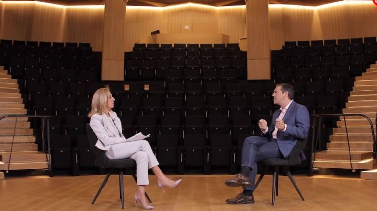 Τσίπρας σε Τρέμη: Ευτυχώς που καλέσατε εμένα για ποδαρικό