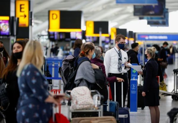Βρετανία: Η κυβέρνηση θέλει να επιτρέψει στους πολίτες να ταξιδεύουν και πάλι στο εξωτερικό