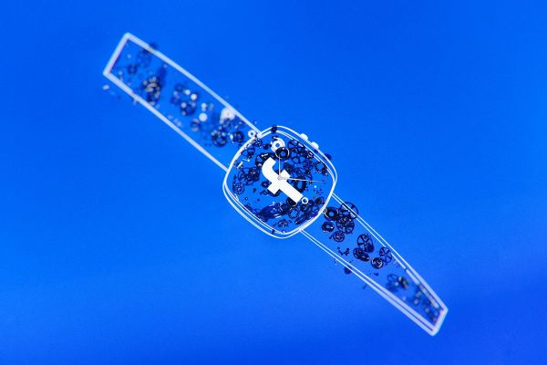 H Facebook ετοιμάζει να λανσάρει smartwatch