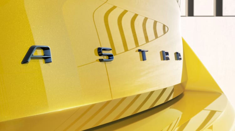 Plug-in υβριδικό «νταμπλ» για το νέο Opel Astra