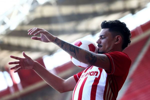 Ολυμπιακός: Τον γύρο του κόσμου η μεταγραφή του Τικίνιο