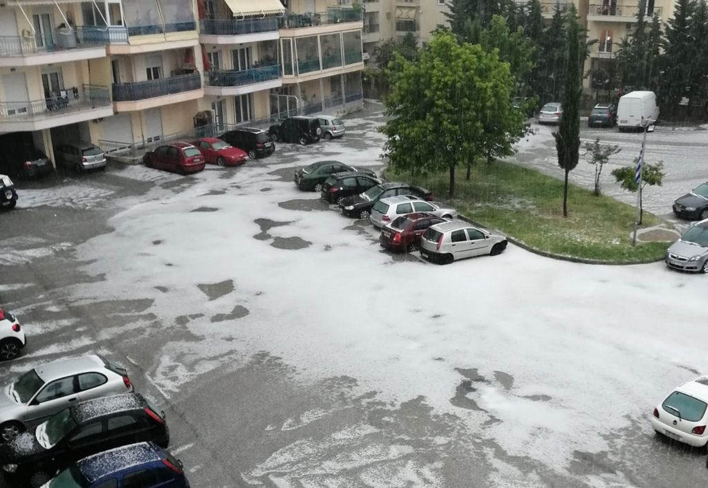 Καιρός: Ισχυρή καταιγίδα και χαλάζι στην Ξάνθη – «Βούλιαξαν» δρόμοι
