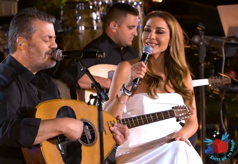 «Σπίτι με το MEGA»: Δείτε μουσικό απόσπασμα από τη βραδιά με τη Δέσποινα Βανδή και τον Μανώλη Κονταρό