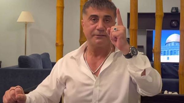 Τουρκία: Ο αρχιμαφιόζος «ξαναχτυπά» – Συνδέει συγγενή του Ερντογάν με εμπόριο όπλων στους τζιχαντιστές