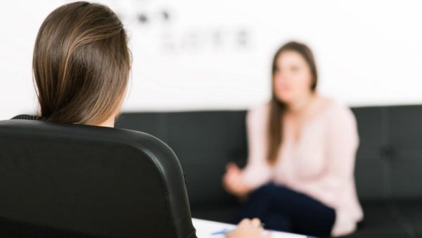 Γλυκά Νερά: Αντιδράσεις για την «ψυχολόγο» της Καρολάιν – «Η σχέση με τον ασθενή βασίζεται σε εχεμύθεια»