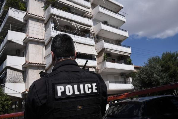 Πυροβολισμοί στον Άλιμο: Περίεργη υπόθεση για την ΕΛ.ΑΣ – Ποιος έμενε στην πολυκατοικία