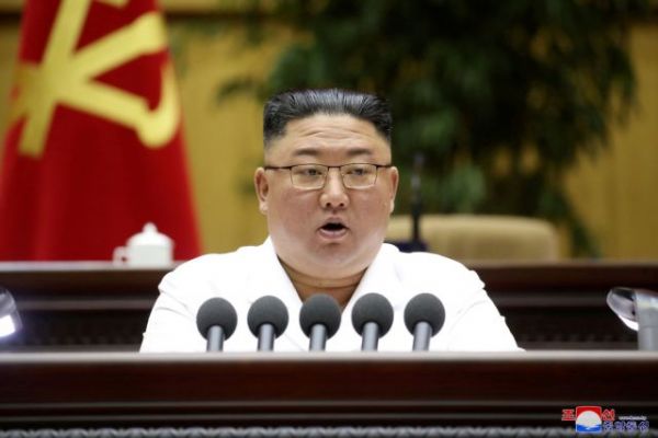 Βόρεια Κορέα: Γιατί αδυνάτισε ο Κιμ Γιονγκ Ουν; – Πρώτη δημόσια εμφάνιση μετά από ένα μήνα