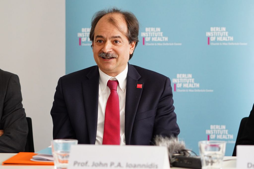 Ισχυρισμοί καθηγητή Ιωαννίδη: «Αν βγω και μιλήσω, θα με τελειώσουν» – Τα μηνύματα που δέχονταν επιστήμονες