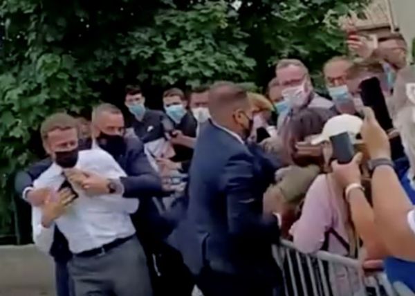 Γαλλία: Ποιος είναι ο 28χρονος που χαστούκισε τον Εμανουέλ Μακρόν
