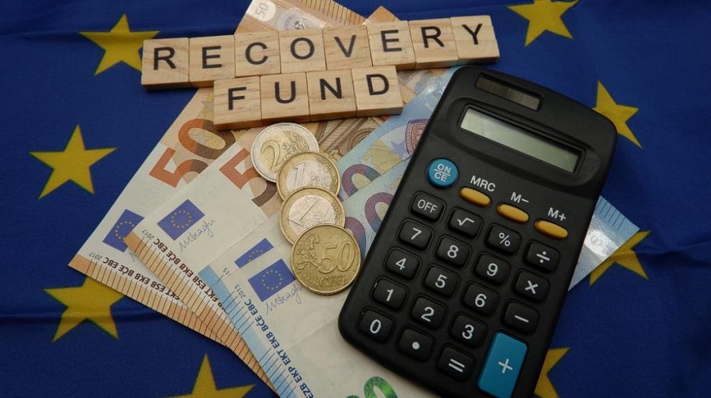 Ταμείο Ανάκαμψης: Σε δύο δόσεις θα δοθούν τα πρώτα 7,9 δισ. ευρώ
