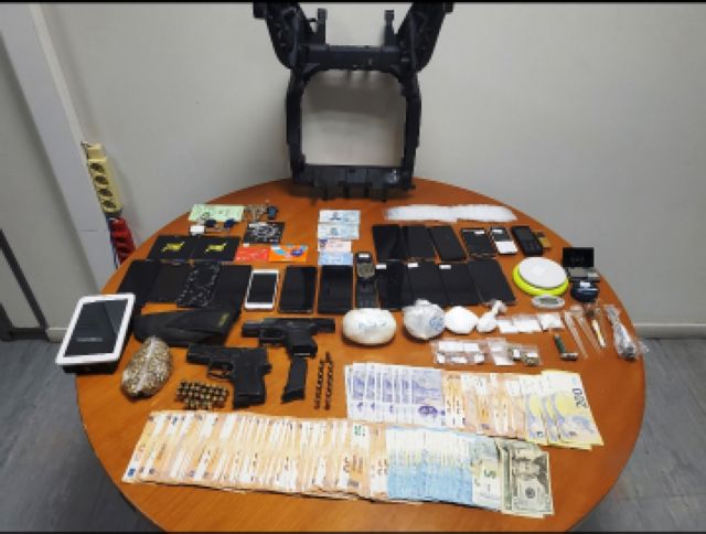 ΑΑΔΕ: Ναρκωτικά, όπλα, μετρητά, ΙΧ και σκάφη αναψυχής ξετρύπωσαν οι «ράμπο»