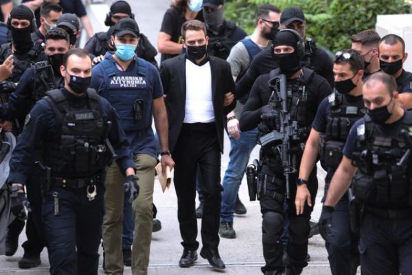 Γλυκά Νερά: Όταν ο πιλότος έχασε την ψυχραιμία του – Η «ζημιά» που του έκανε η «ψυχολόγος»