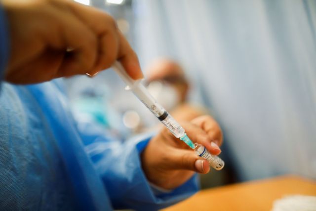 Κικίλιας: Πότε ανοίγει η πλατφόρμα για Pfizer & Moderna στους 18-29 - Πώς θα εμβολιαστούν