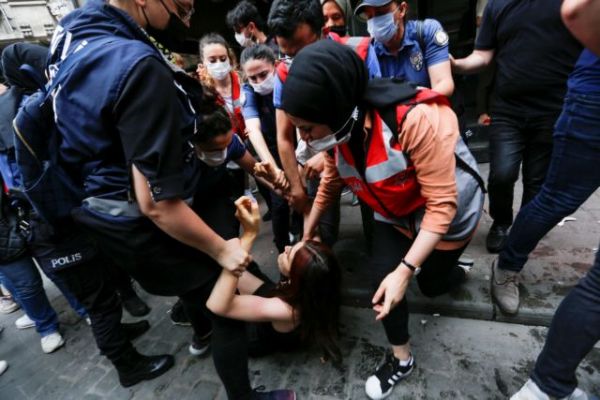 Τουρκία: Δακρυγόνα και συλλήψεις στην Πορεία Υπερηφάνειας