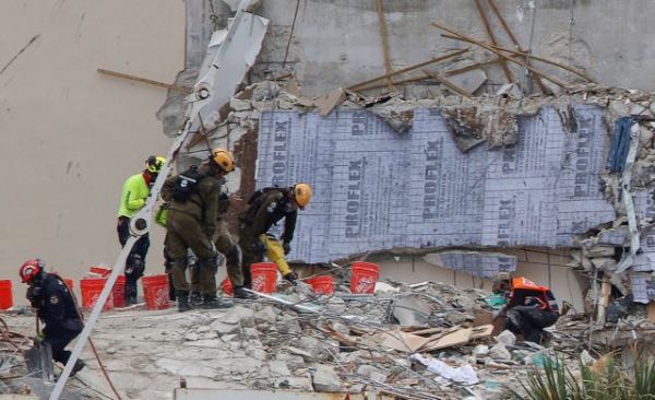 Κατάρρευση κτιρίου στο Μαιάμι: Σβήνουν οι ελπίδες για τον εντοπισμό επιζώντων