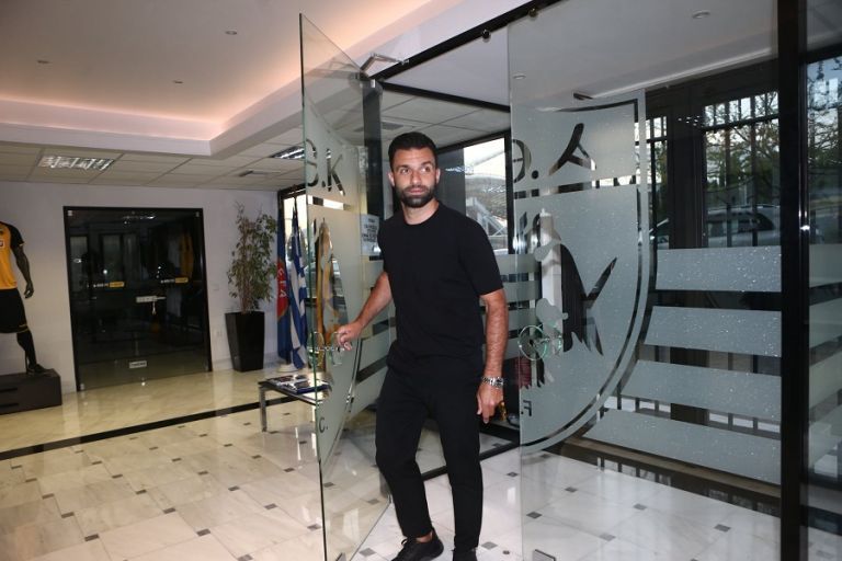 Στα γραφεία της ΑΕΚ ο Τζαβέλλας
