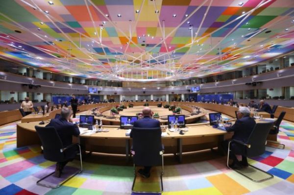 Προσφυγικό σε άνευρη Σύνοδο