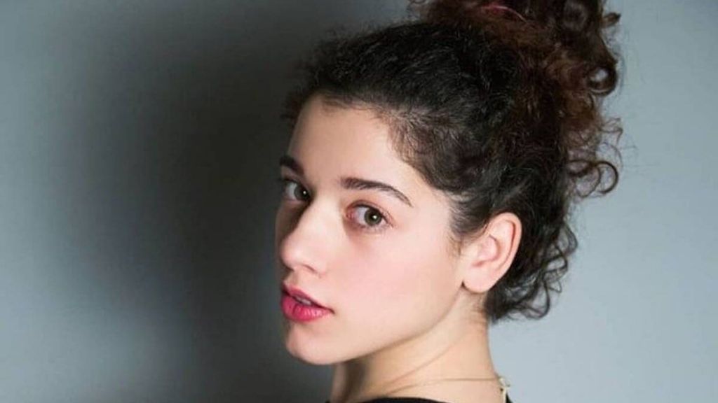 «Αγγελική»: Η τηλεοπτική κόρη του Χρυσοστόμου πιο σέξι από ποτέ με μαγιώ