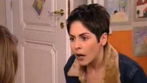 «Άκρως Οικογενειακόν»: Θυμάστε την Αφροδίτη; Τι κάνει σήμερα η «κόρη» του Γιάννη Μπέζου