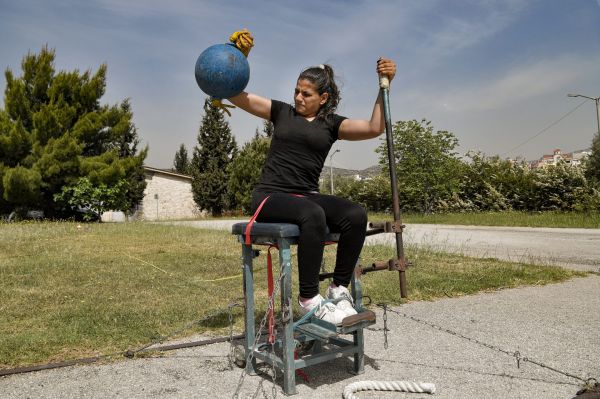 Αλία Ίσσα: Η αθλήτρια που θέλει να γίνει η πρώτη γυναίκα που θα συμμετάσχει στην Παραολυμπιακή Ομάδα Προσφύγων