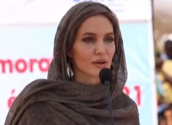 Αντζελίνα Τζολί: Επισκέφθηκε καταυλισμό προσφύγων στην Μπουρκίνα Φάσο