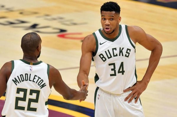 Μπακς – Χοκς 125-91: Ξέσπασαν οι Μπακς και διέλυσαν τους Χοκς