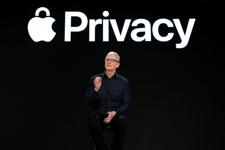 Γιατί η Apple κάνει σημαία την προστασία της ιδιωτικότητας