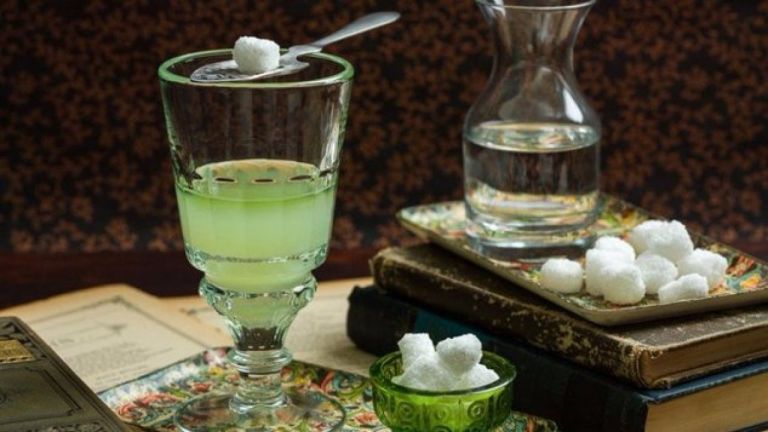 Αψέντι: Μυστικά για την «πράσινη νεράιδα» που γοητεύει